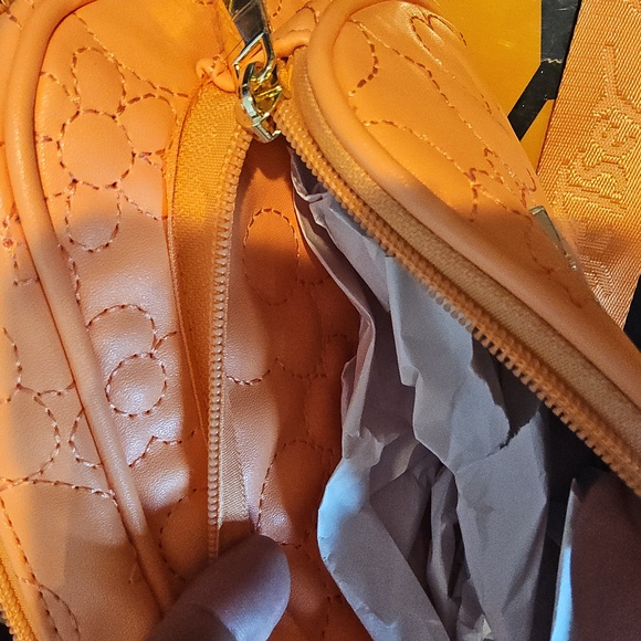 NWT ORANGE LUV BETSEY QUILTED FLOWER CROSSBODY w/POUCH - Picture 8 of 8